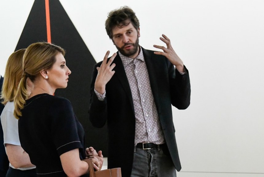 В комбінезоні і кедах: Олена Зеленська показала в Парижі стильний кежуал-образ